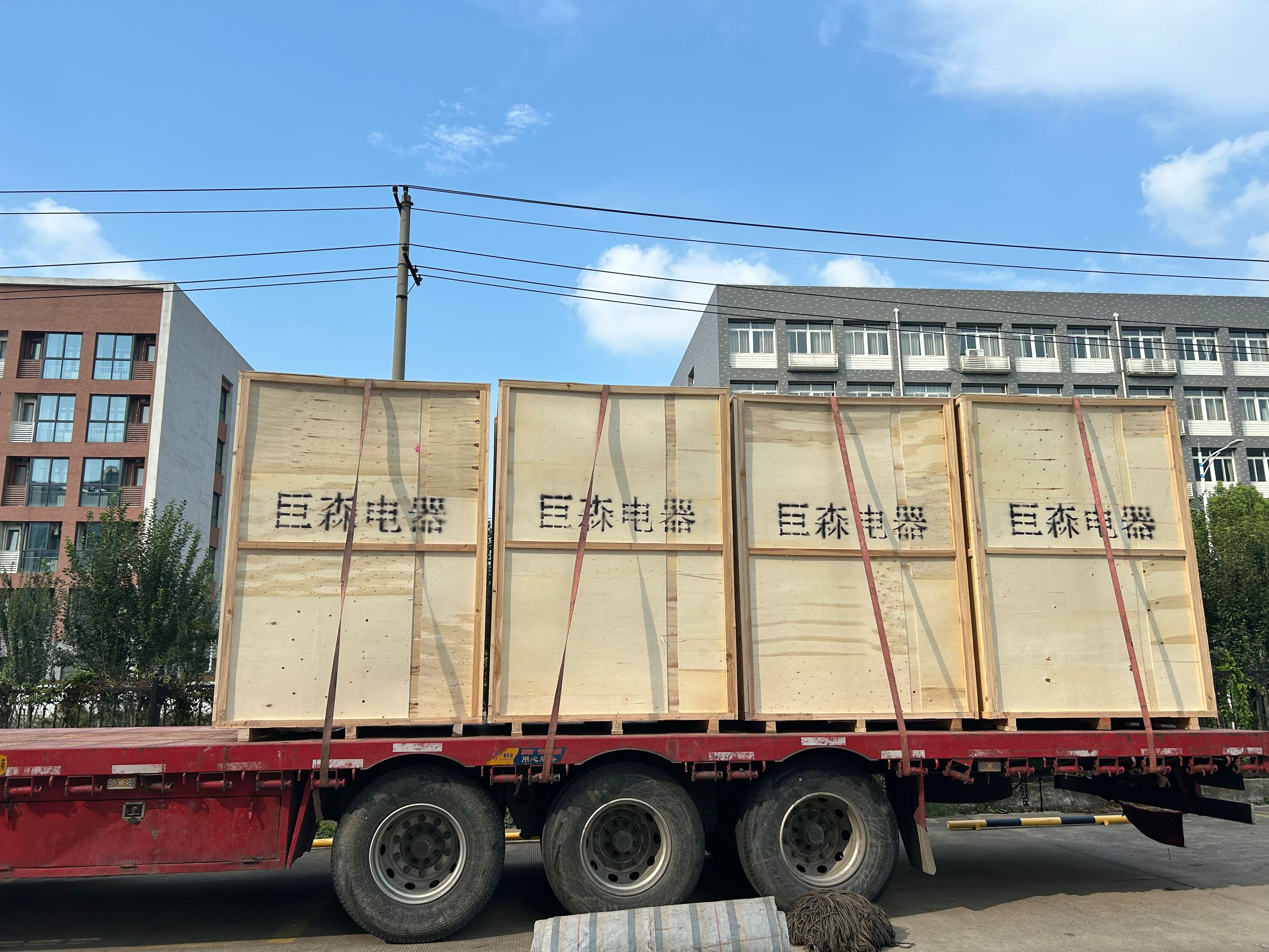 熱烈祝賀我公司配套的“浙江森林聯(lián)合紙業(yè)年產(chǎn)60萬(wàn)噸數(shù)碼噴墨熱電聯(lián)產(chǎn)項(xiàng)目”8臺(tái)10KV低殘壓母線保護(hù)裝置完工并順利裝車(chē)